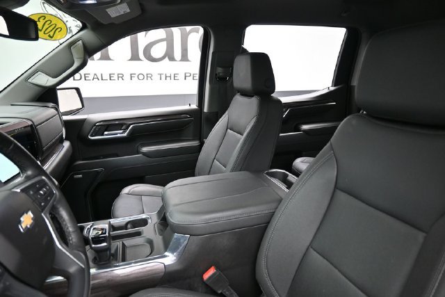 Used 2023 Chevrolet Silverado 1500 LTZ w/ LTZ Convenience Package II AWD/4WD image 17
