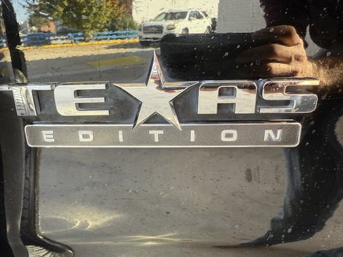 Used 2018 Chevrolet Silverado 1500 LT w/ Texas Edition image 21