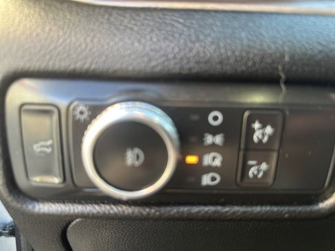 Used 2022 Ford Explorer Limited image 10