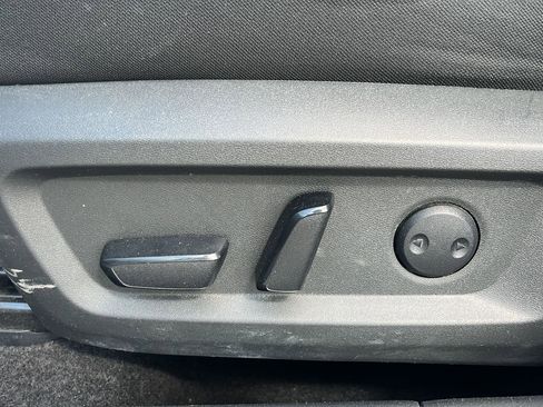 Used 2024 Nissan Rogue SV image 21