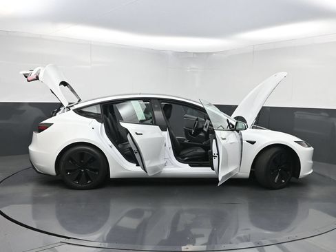 Used 2024 Tesla Model 3 Standard Range RWD image 35