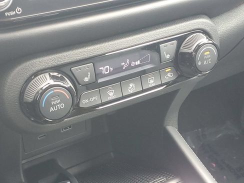 Used 2024 Nissan Kicks SR w/ SR Premium Package FWD image 33