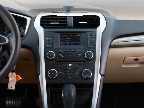 Used 2013 Ford Fusion SE image 32