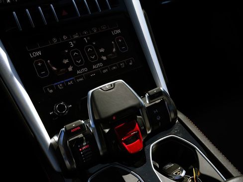 Used 2019 Lamborghini Urus image 33