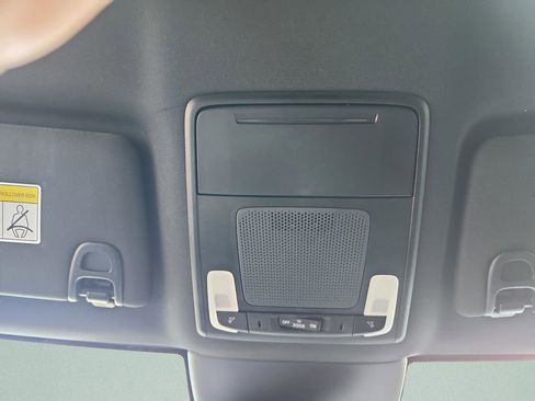 Used 2025 Honda Pilot Sport image 15