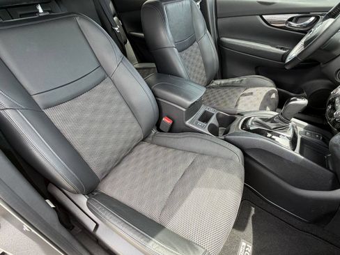 Used 2021 Nissan Rogue Sport SV w/ Technology Package FWD image 24