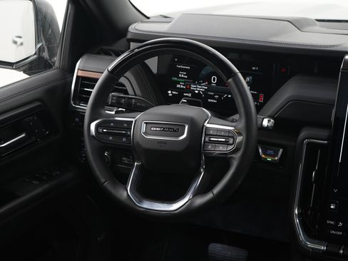 Used 2026 GMC Yukon Denali w/ Denali Reserve Package AWD/4WD image 16