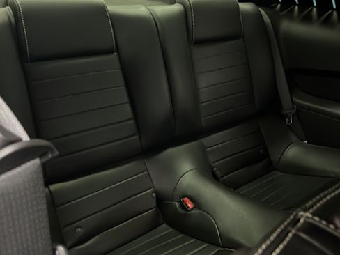 Used 2010 Ford Mustang GT RWD image 21