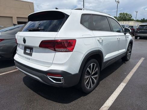 Used 2023 Volkswagen Taos SE w/ Panoramic Sunroof Package FWD image 6