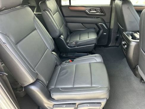 Used 2025 GMC Yukon XL Denali AWD/4WD image 14