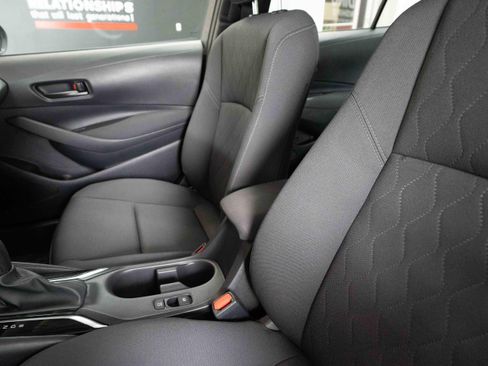 Used 2025 Toyota Corolla LE FWD image 10