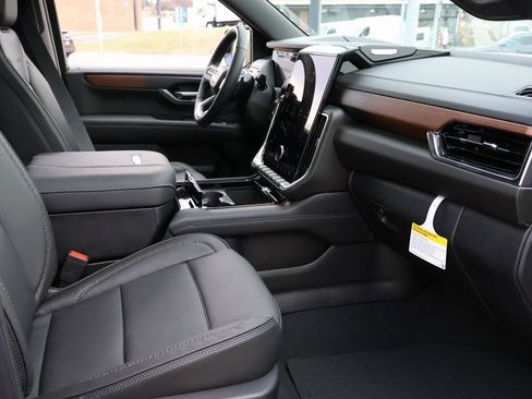 New 2026 GMC Yukon XL Denali w/ Denali Reserve Package image 7