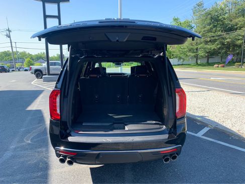 Used 2023 GMC Yukon Denali Ultimate AWD/4WD image 5