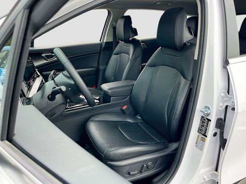 Used 2024 Kia Sportage EX image 21