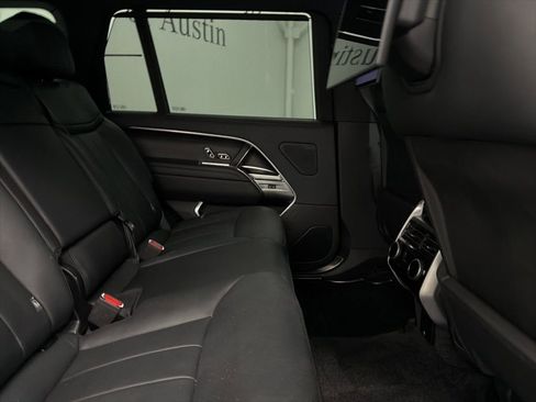 Used 2025 Land Rover Range Rover Long Wheelbase SE image 30