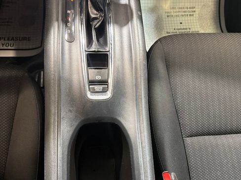 Used 2018 Honda HR-V EX image 33