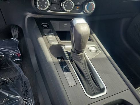 Used 2025 Nissan Kicks SV FWD image 29