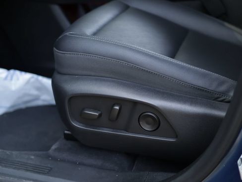 Used 2025 Chevrolet Equinox LT w/ Convenience Package II FWD image 24