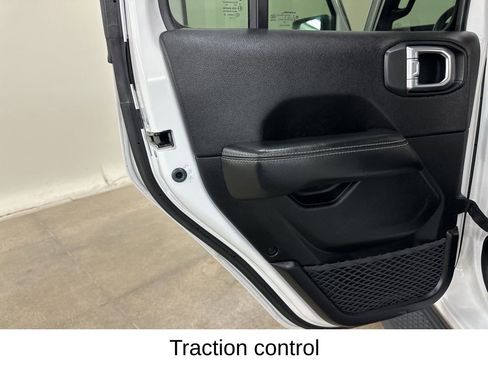 Used 2020 Jeep Gladiator Overland image 28