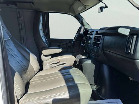 Used 2016 Chevrolet Express 2500 Extended image 25