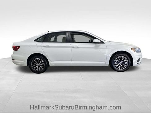 Used 2021 Volkswagen Jetta image 2