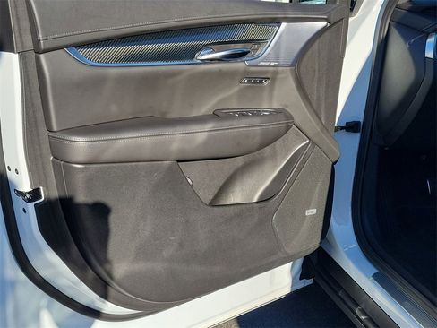 Used 2025 Cadillac XT6 Sport w/ Technology Package image 22