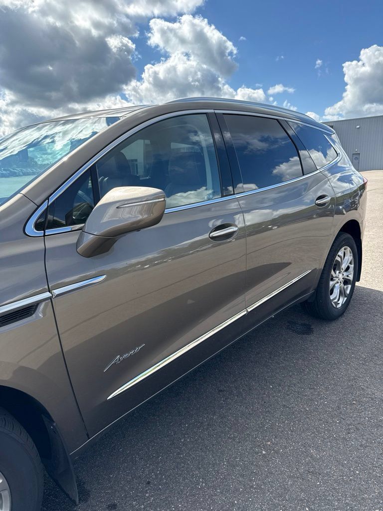 Used 2020 Buick Enclave Avenir w/ Avenir Technology Package AWD/4WD image 31