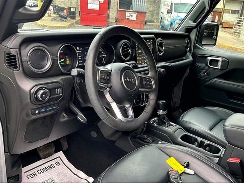 Used 2023 Jeep Wrangler Unlimited Sahara w/ Cold Weather Group AWD/4WD image 10