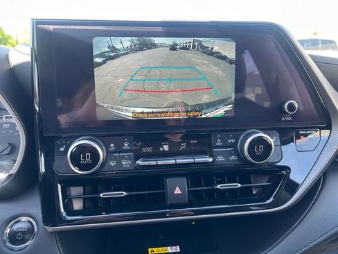 Used 2023 Toyota Highlander XLE image 22