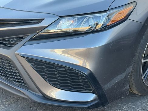 Used 2021 Toyota Camry SE image 8