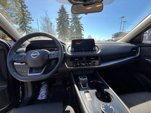 Used 2025 Nissan Rogue SV image 35