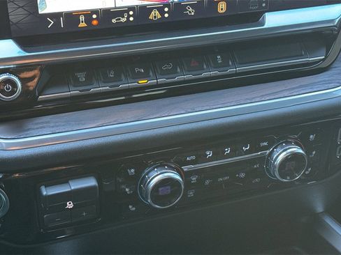 Used 2024 GMC Sierra 2500 SLT w/ SLT Premium Package image 20