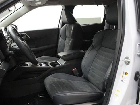 Used 2023 Mitsubishi Outlander SE image 8