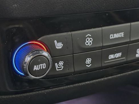 Used 2024 Buick Enclave Premium image 24