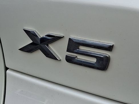 Used 2022 BMW X5 xDrive40i w/ Premium Package image 29