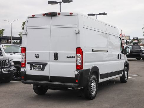 Used 2024 RAM ProMaster 2500 w/ Convenience Group FWD image 4