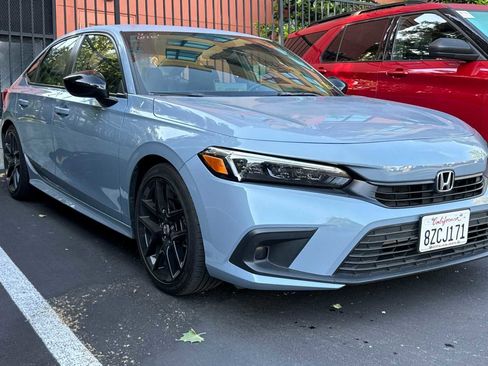 Used 2022 Honda Civic Sport image 2