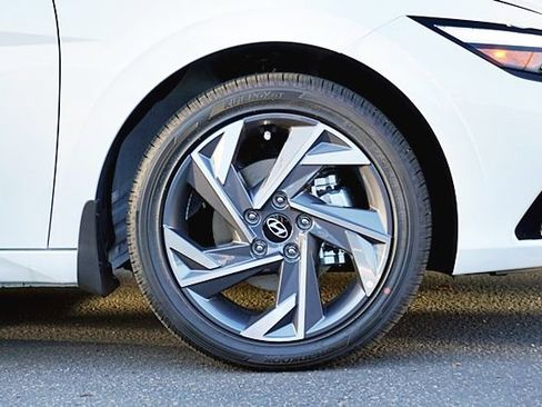 New 2026 Hyundai Elantra Limited image 8