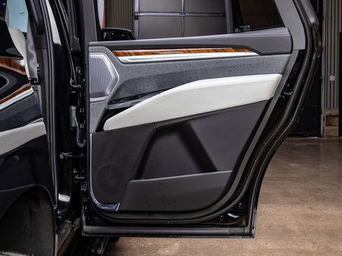 Used 2025 Cadillac Escalade Sport Platinum image 42