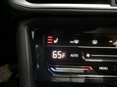 Used 2025 Volkswagen Taos SE w/ Panoramic Sunroof Package AWD/4WD image 50