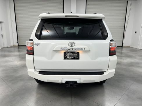 Used 2021 Toyota 4Runner SR5 Premium image 6