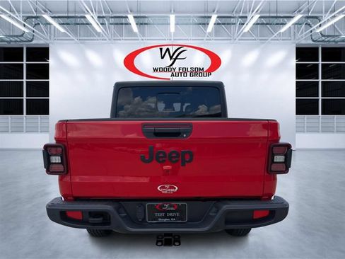 Used 2024 Jeep Gladiator Sport AWD/4WD image 4