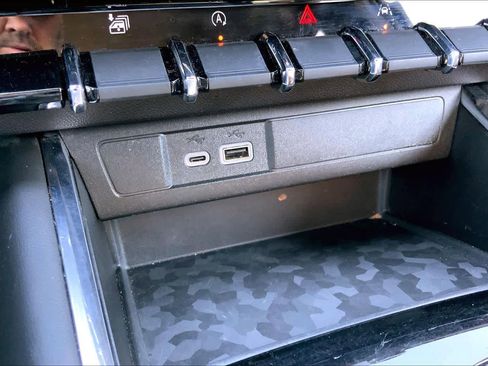 Used 2024 GMC Canyon AT4 image 33