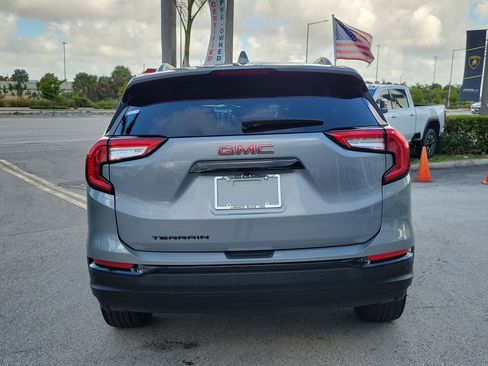 Used 2024 GMC Terrain SLE w/ Driver Convenience Package FWD image 6