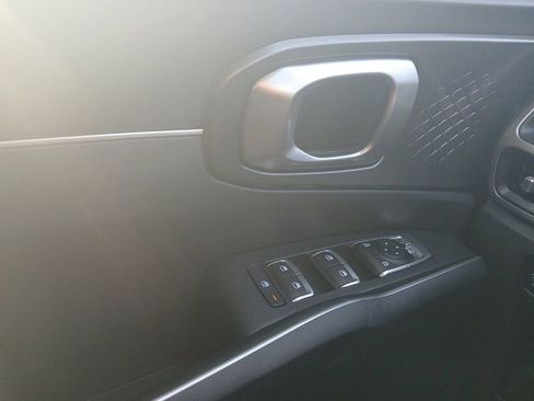 Used 2022 Kia Sorento LX image 21