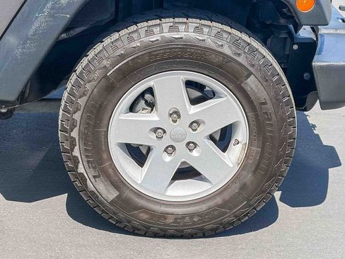 Used 2018 Jeep Wrangler Sport AWD/4WD image 9