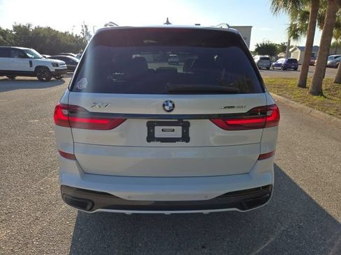 Used 2022 BMW X7 xDrive40i w/ M Sport Package AWD/4WD image 4