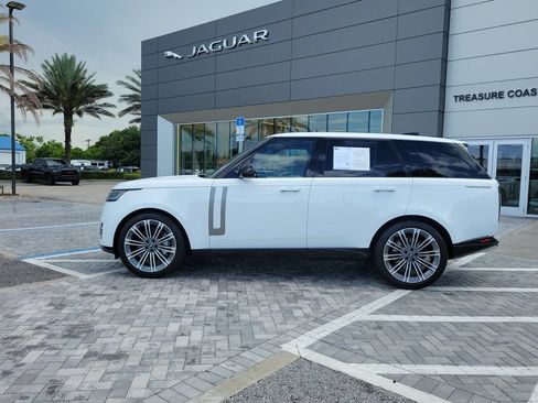 Certified 2025 Land Rover Range Rover SE AWD/4WD image 2