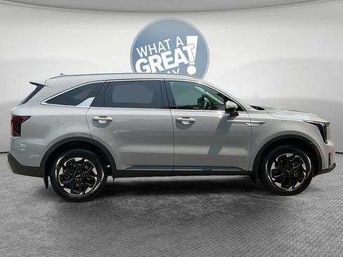 Certified 2026 Kia Sorento S w/ S Panoramic Sunroof Package AWD/4WD image 2