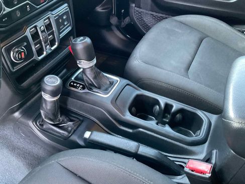 Used 2022 Jeep Wrangler Unlimited Sport AWD/4WD image 18